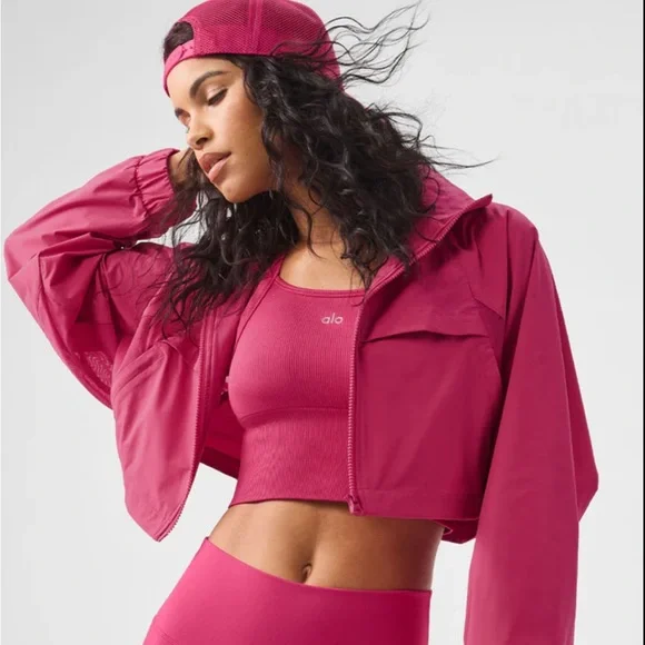 ブルゾン [Alo Yoga] Cropped Playmaker Jacket Cropped Playmaker Jacket - Ivory | Alo Yoga